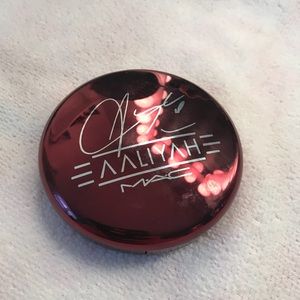 Limited edition bronzer